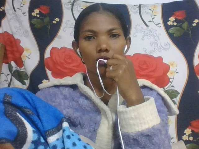 Lyah7a live cam on BongaCams