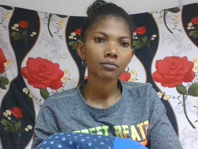 Lyah7a live cam on BongaCams
