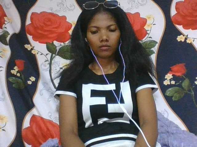 Lyah7a live cam on BongaCams