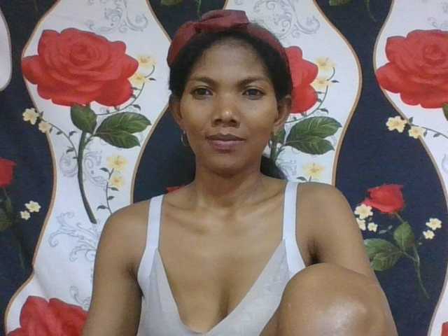 Lyah7a live cam on BongaCams