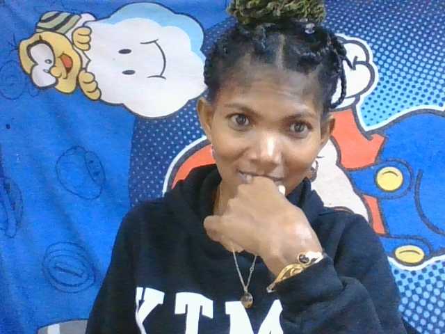 Lyah7a live cam on BongaCams
