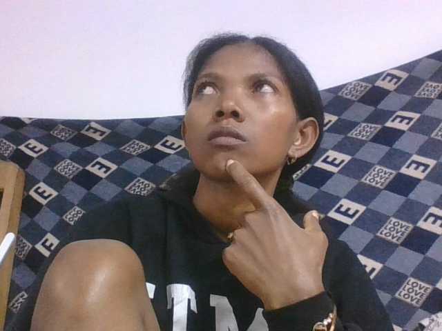 Lyah7a live cam on BongaCams