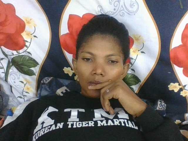 Lyah7a live cam on BongaCams