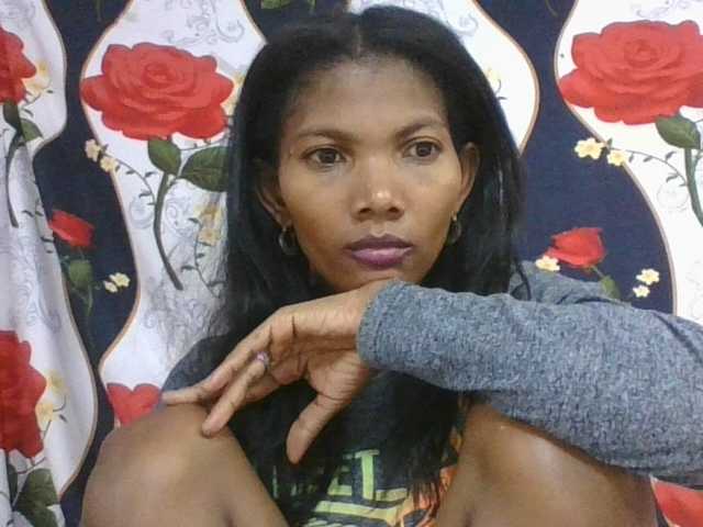Lyah7a live cam on BongaCams