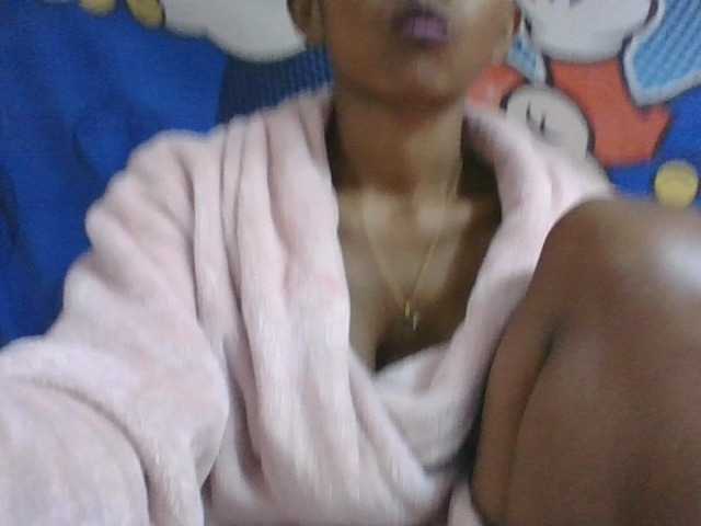 Lyah7a live cam on BongaCams