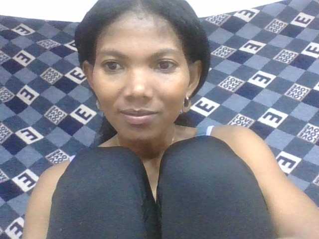 Lyah7a live cam on BongaCams
