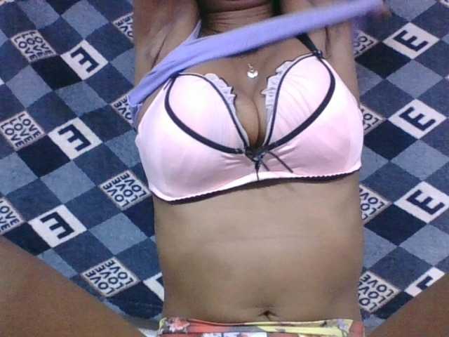 Lyah7a's BongaCams show and profile