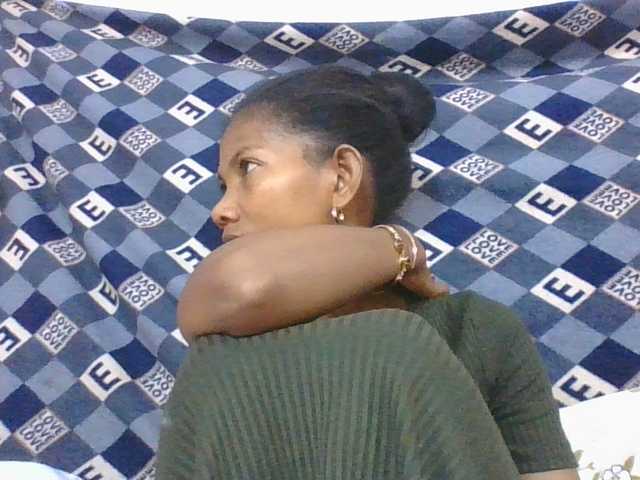 Lyah7a live cam on BongaCams