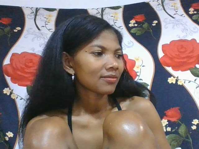 Lyah7a live cam on BongaCams