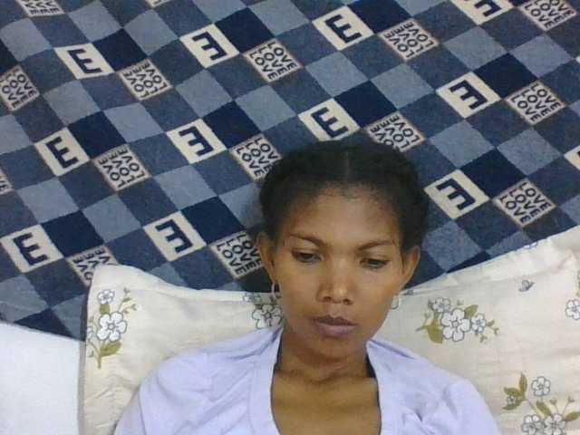 Lyah7a — live female cam