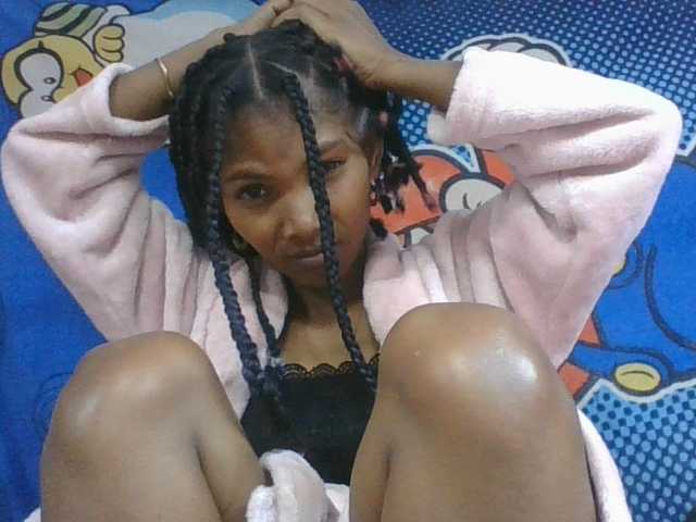 Lyah7a live cam on BongaCams