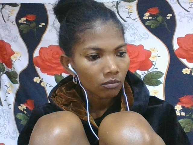 Lyah7a live cam on BongaCams