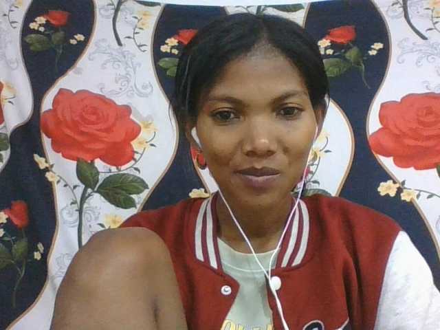 Lyah7a live cam on BongaCams