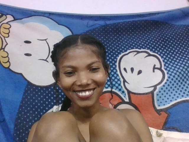 Lyah7a live cam on BongaCams