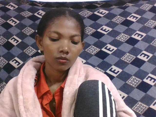 Lyah7a live cam on BongaCams