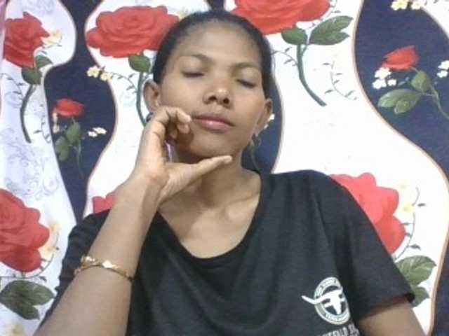 Lyah7a live cam on BongaCams