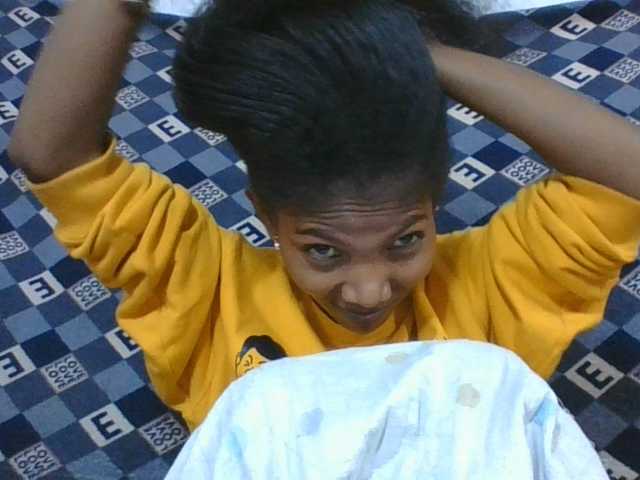 Lyah7a live cam on BongaCams