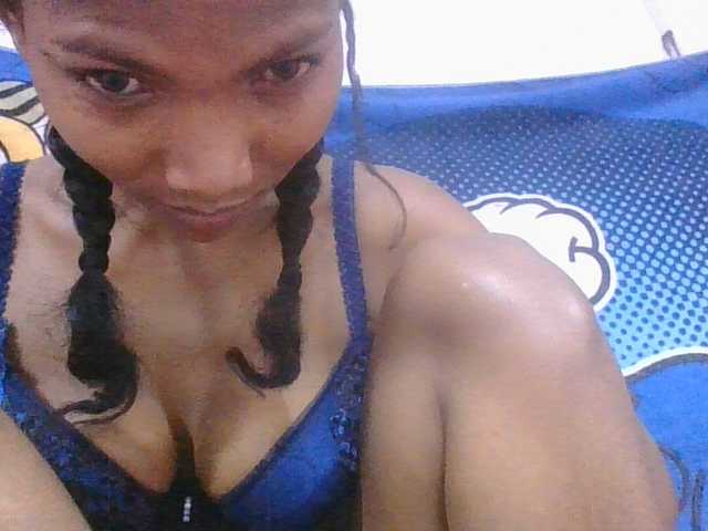 Lyah7a live cam on BongaCams