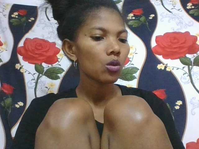 Lyah7a live cam on BongaCams