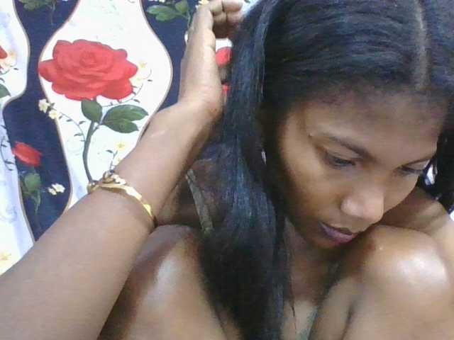 Lyah7a live cam on BongaCams