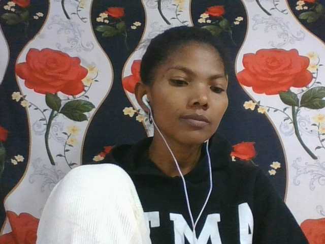 Lyah7a live cam on BongaCams