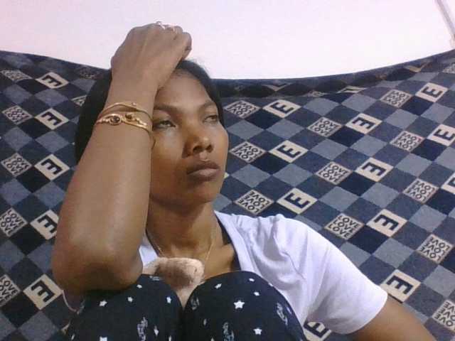 Lyah7a live cam on BongaCams