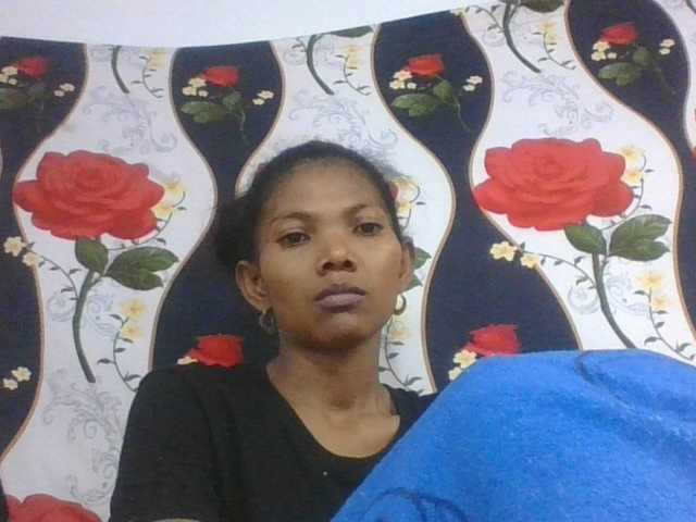 Lyah7a live cam on BongaCams