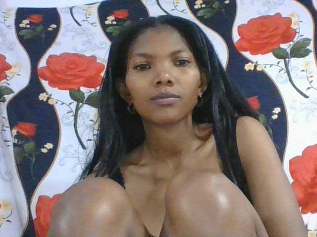 Lyah7a live cam on BongaCams