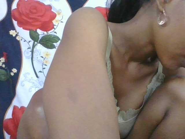 Lyah7a live cam on BongaCams