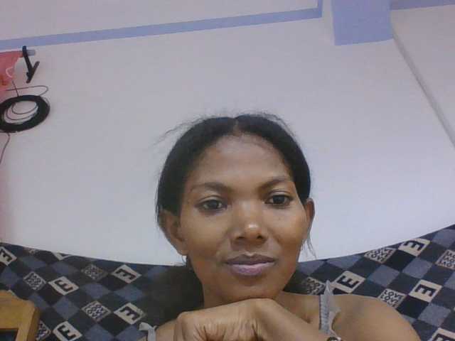 Lyah7a live cam on BongaCams