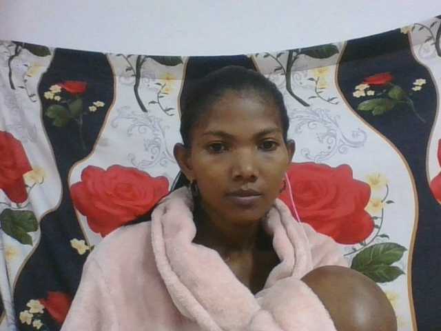 Lyah7a live cam on BongaCams