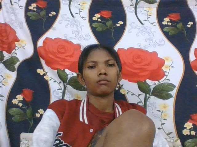 Lyah7a live cam on BongaCams