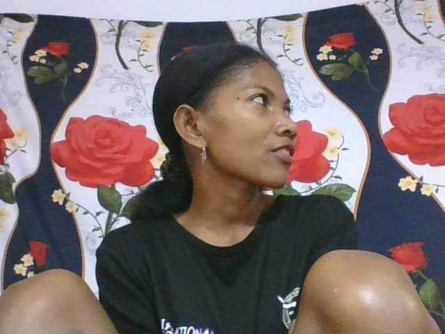 Lyah7a live cam on BongaCams