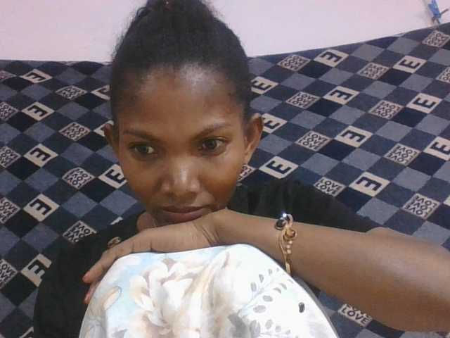 Lyah7a live cam on BongaCams