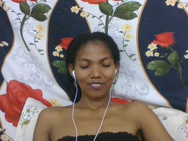 Lyah7a live cam on BongaCams