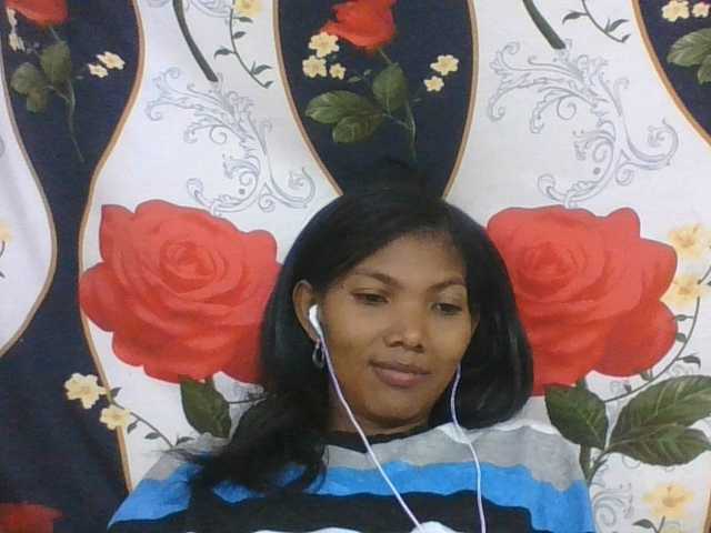 Lyah7a live cam on BongaCams
