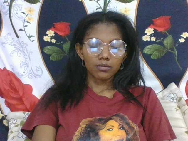 Lyah7a live cam on BongaCams