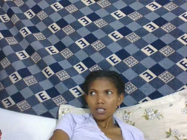 Lyah7a — live female cam