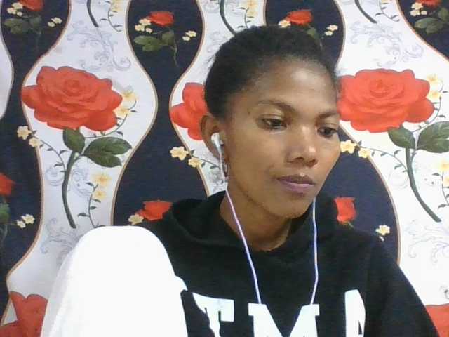 Lyah7a live cam on BongaCams