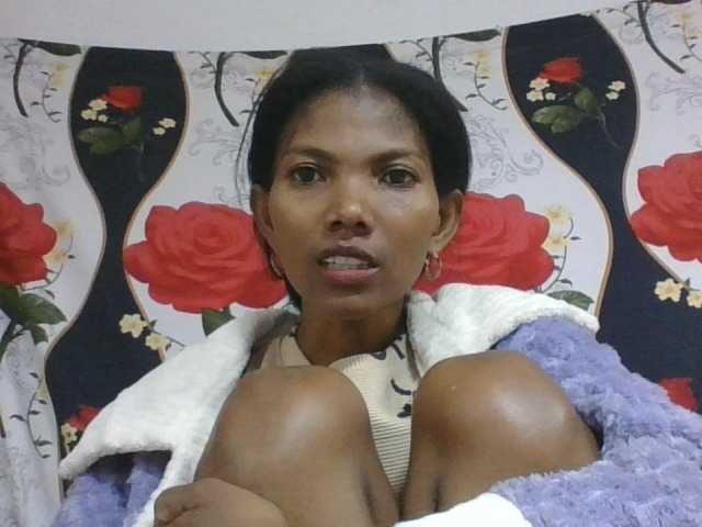 Lyah7a live cam on BongaCams