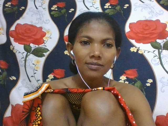 Lyah7a live cam on BongaCams