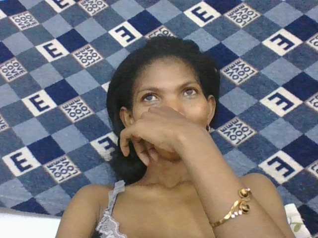 Lyah7a live cam on BongaCams