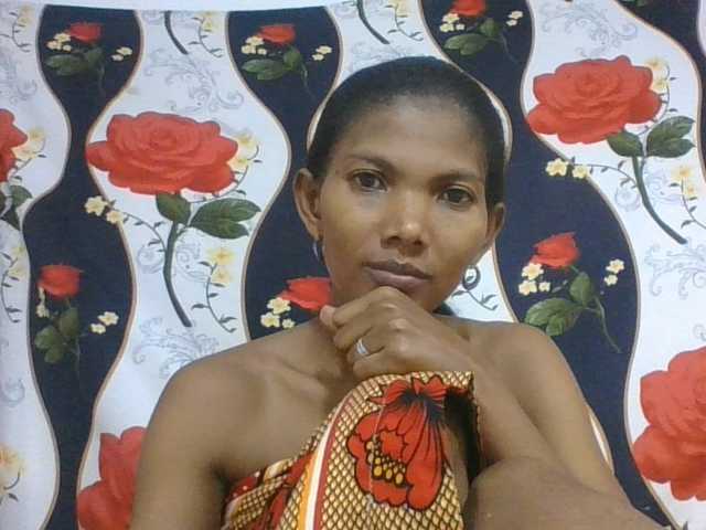 Lyah7a live cam on BongaCams