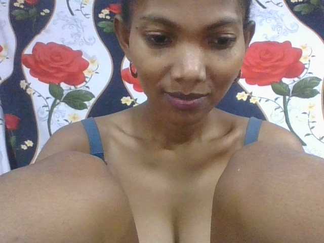 Lyah7a live cam on BongaCams