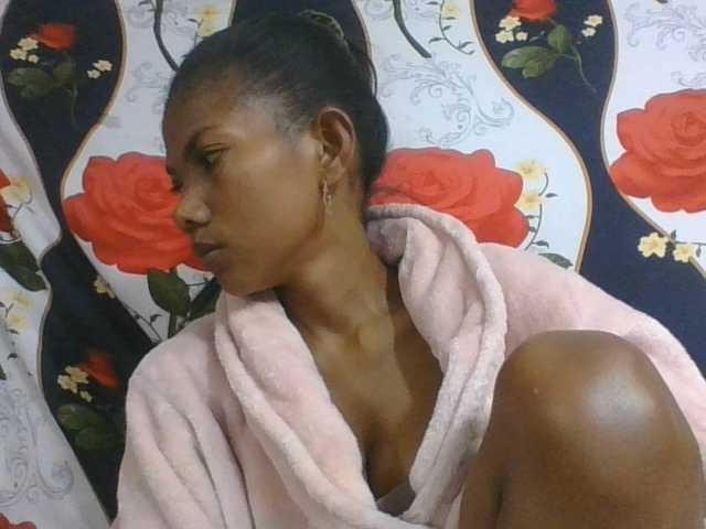 Lyah7a live cam on BongaCams
