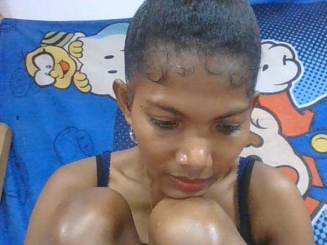 Lyah7a live cam on BongaCams