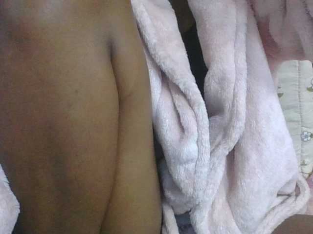 Lyah7a live cam on BongaCams