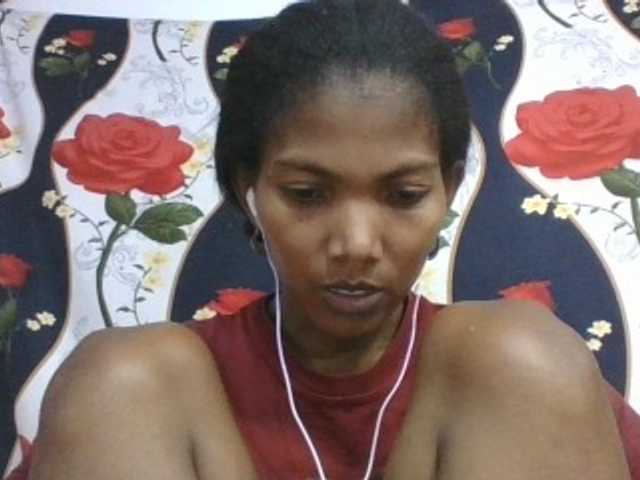 Lyah7a live cam on BongaCams