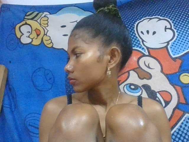 Lyah7a live cam on BongaCams