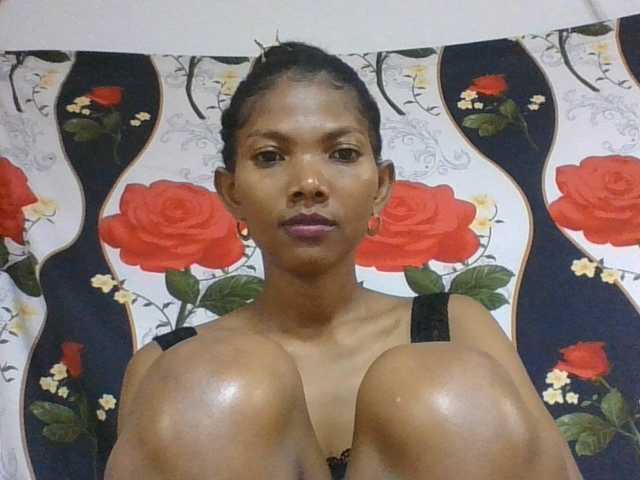 Lyah7a live cam on BongaCams